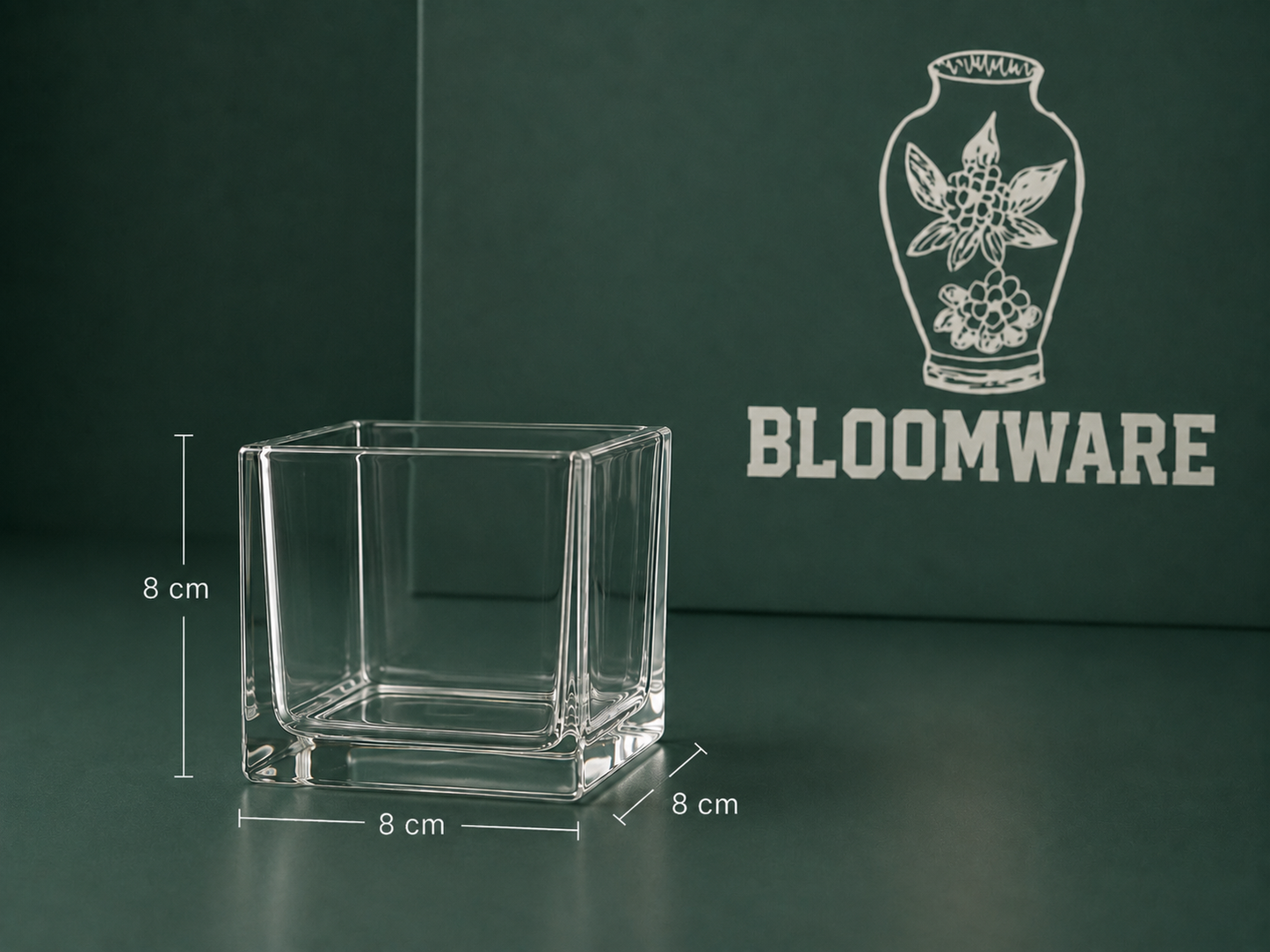 Clear 8x8 cm square glass vase for flower arrangements and event décor