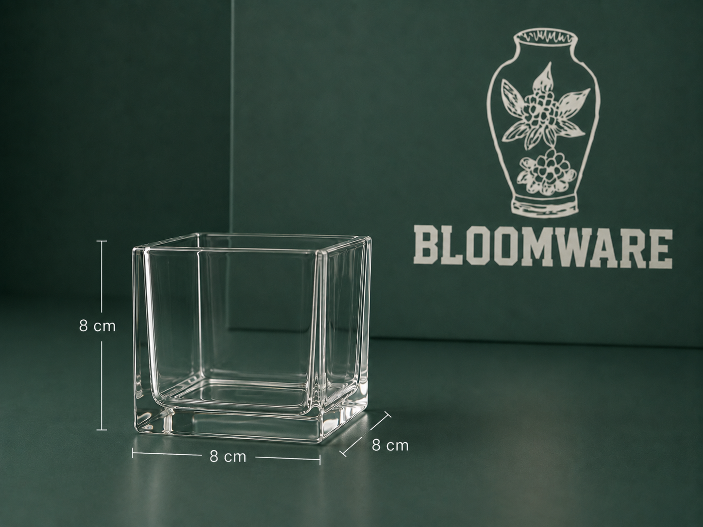 Clear 8x8 cm square glass vase for flower arrangements and event décor